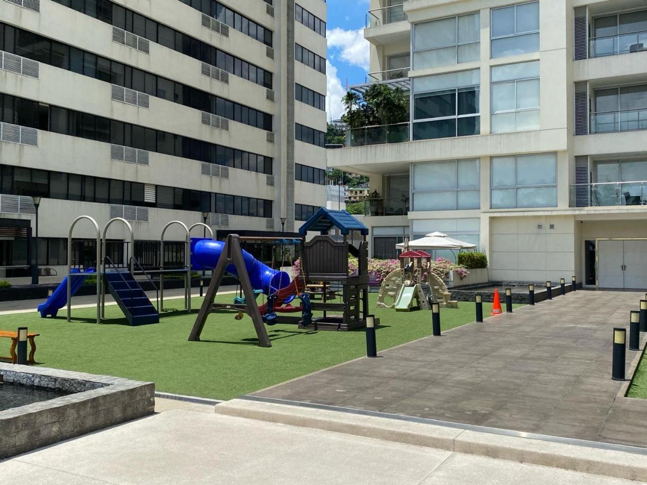 Puerto Santa Ana, Torres Bellini, 2 Dormitorios, Parqueo Guayaquil Bagian luar foto