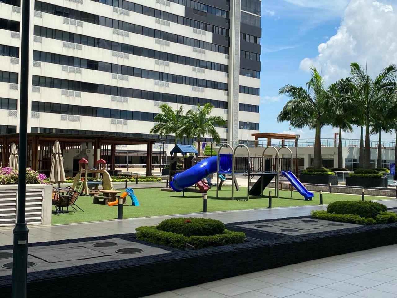 Puerto Santa Ana, Torres Bellini, 2 Dormitorios, Parqueo Guayaquil Bagian luar foto